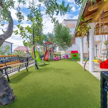 Haus Josipa krevet i doručak 3*