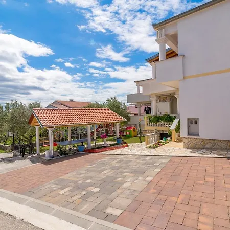 Haus Josipa 마슬레니차