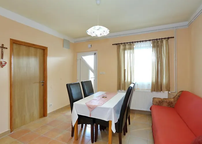 Haus Josipa 3* 마슬레니차