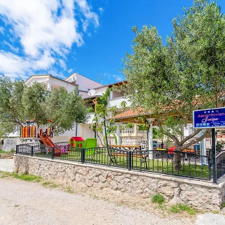 Frühstückspension Haus Josipa 3*