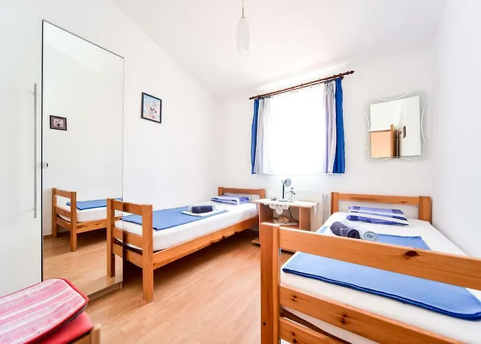 לינה וארוחת בוקר Haus Josipa מסלניקה