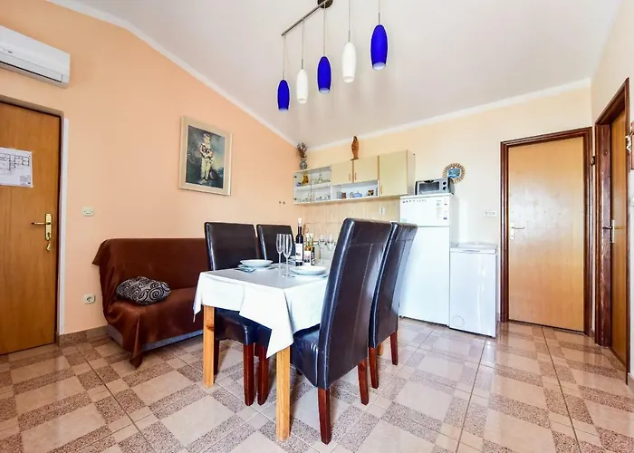 לינה וארוחת בוקר Haus Josipa מסלניקה