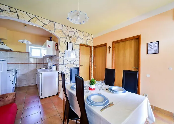 לינה וארוחת בוקר Haus Josipa 3*