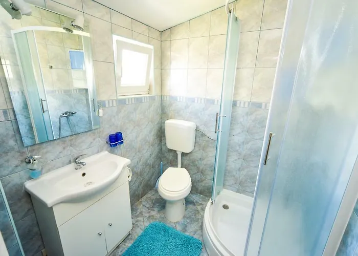 לינה וארוחת בוקר Haus Josipa מסלניקה