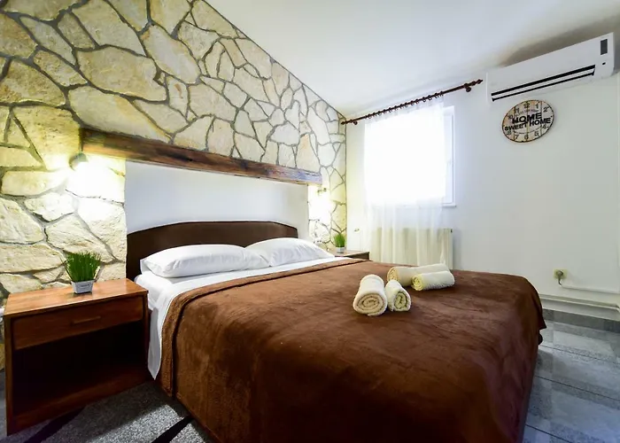 לינה וארוחת בוקר Haus Josipa 3*