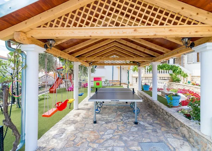 לינה וארוחת בוקר Haus Josipa מסלניקה