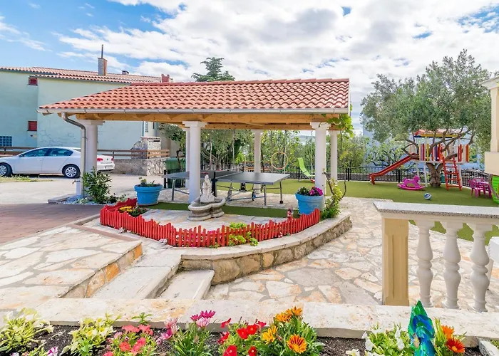 לינה וארוחת בוקר Haus Josipa 3*