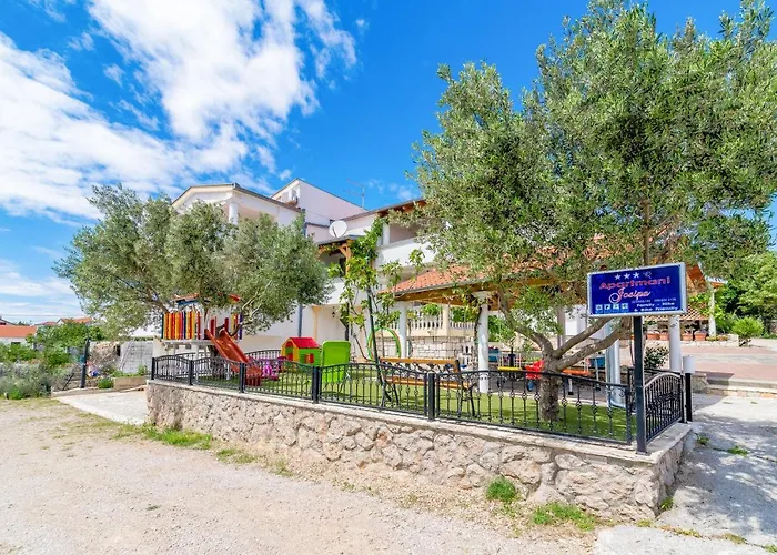 לינה וארוחת בוקר Haus Josipa 3*