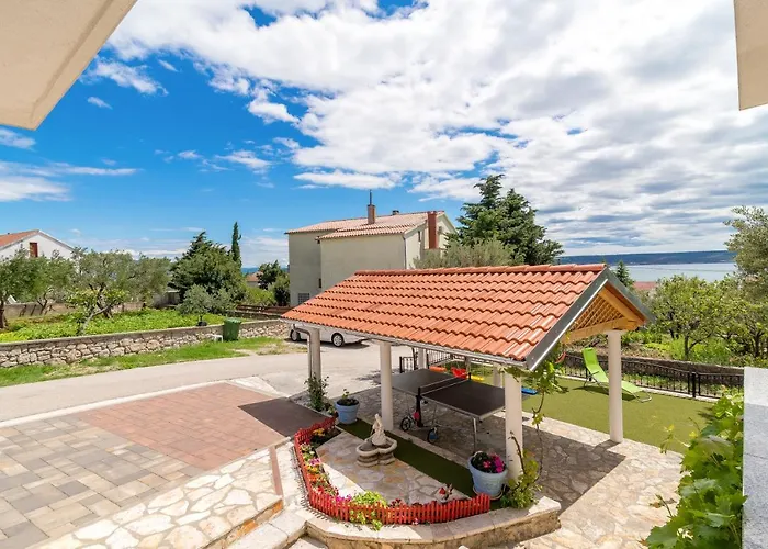 לינה וארוחת בוקר Haus Josipa מסלניקה