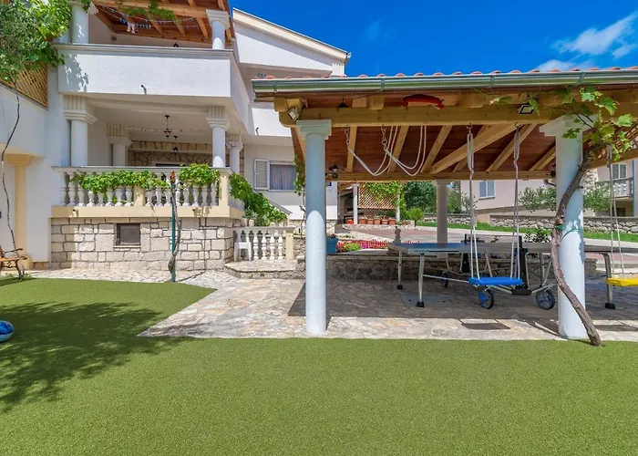 לינה וארוחת בוקר Haus Josipa מסלניקה